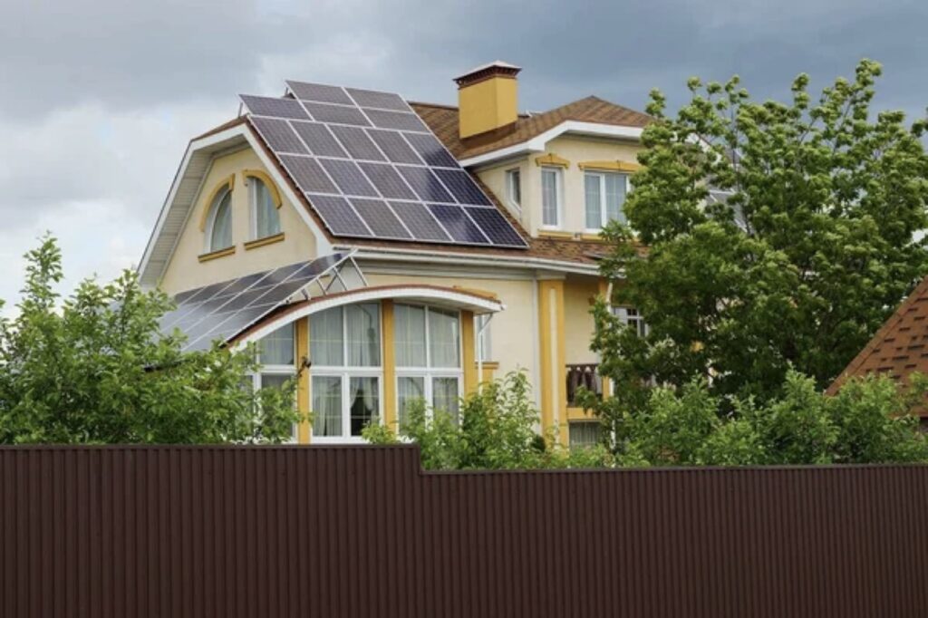 Panneaux solaires et architecture suisse